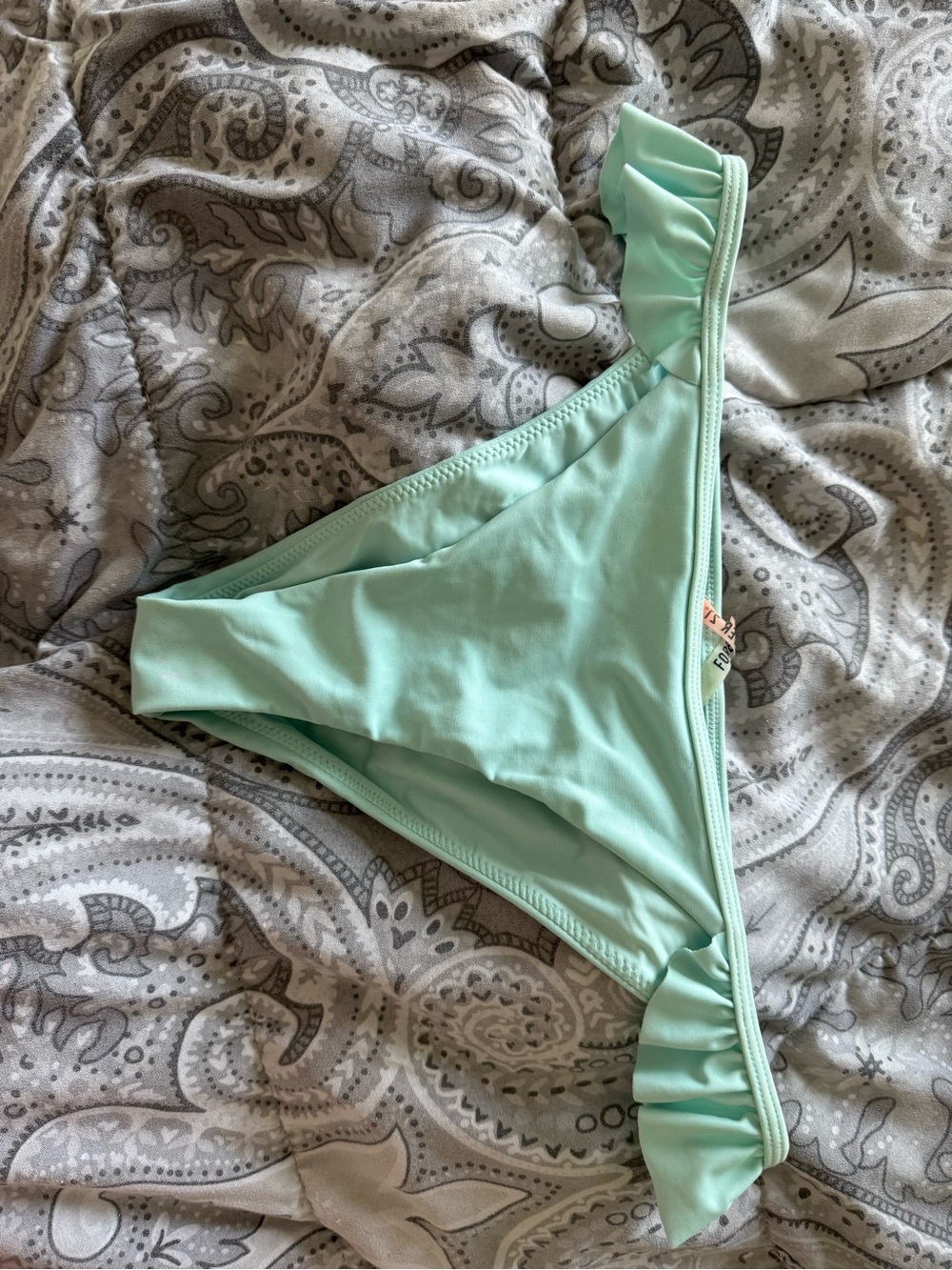Forever 21 Bikinni bottom 
No tag size small